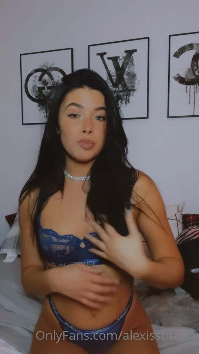 Alexis Braun onlyfans Sultry slut licks her boobs.